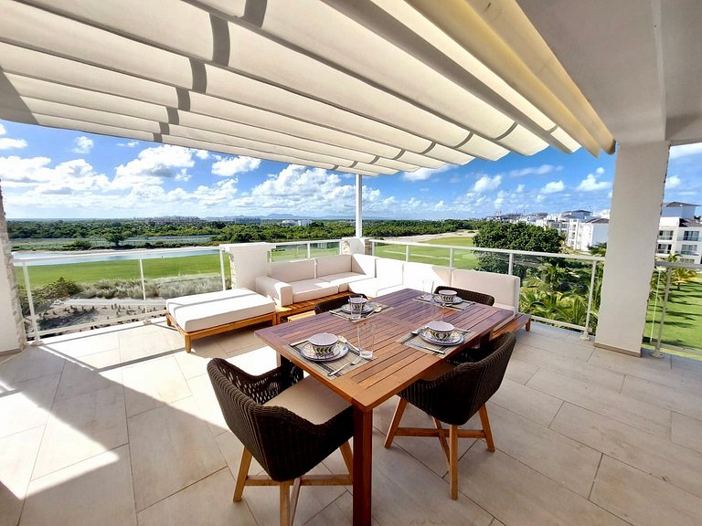 Luxury Penthouse • Jacuzzi • Golf & Lake Views