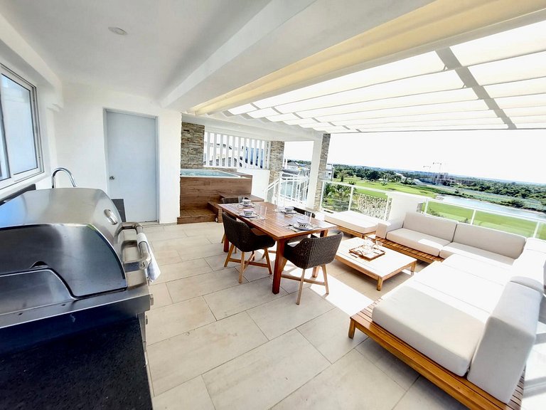 Golf & Lake View Oasis •Private Jacuzzi •Hard Rock