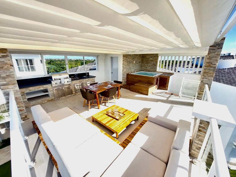 Penthouse w/private Jacuzzi with Golf & Lake View