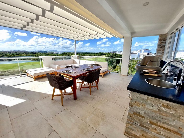 Penthouse w/private Jacuzzi with Golf & Lake View