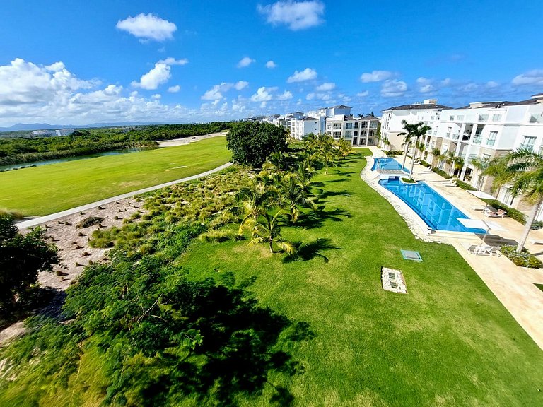Penthouse w/private Jacuzzi with Golf & Lake View