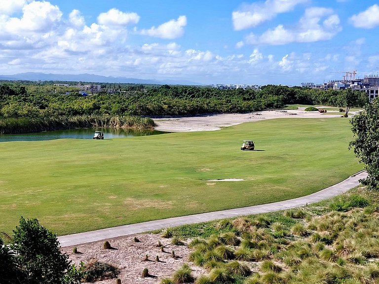Penthouse w/private Jacuzzi with Golf & Lake View