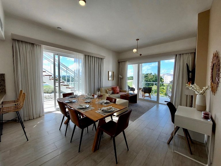 Penthouse w/private Jacuzzi with Golf & Lake View