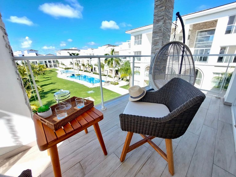 Penthouse w/private Jacuzzi with Golf & Lake View