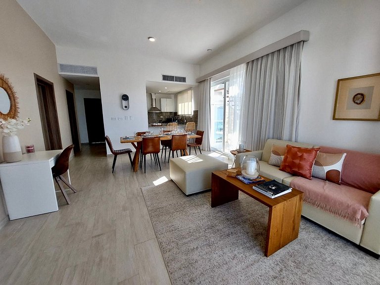 Golf & Lake View Oasis •Private Jacuzzi •Hard Rock