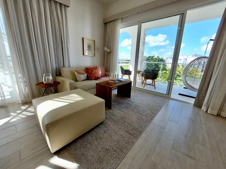 Penthouse w/private Jacuzzi with Golf & Lake View
