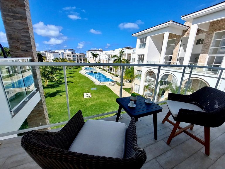 Penthouse w/private Jacuzzi with Golf & Lake View
