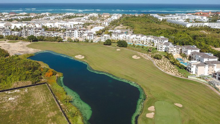 Luxury Penthouse • Jacuzzi • Golf & Lake Views