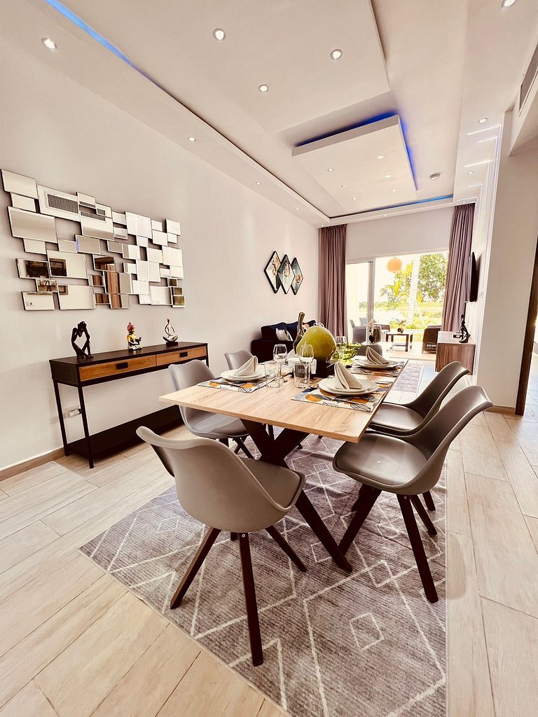 *NEW* Golf & Poolside View Condo in Hard Rock Area