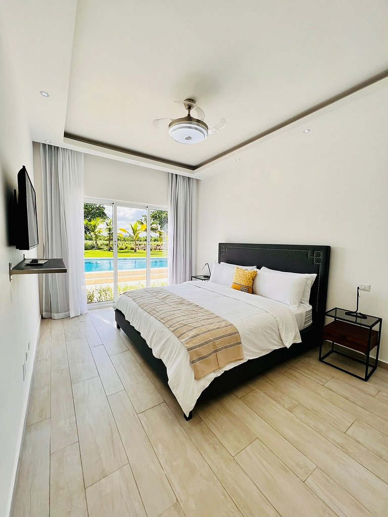 Golf View Retreat • Poolside Apt in Hard Rock Area