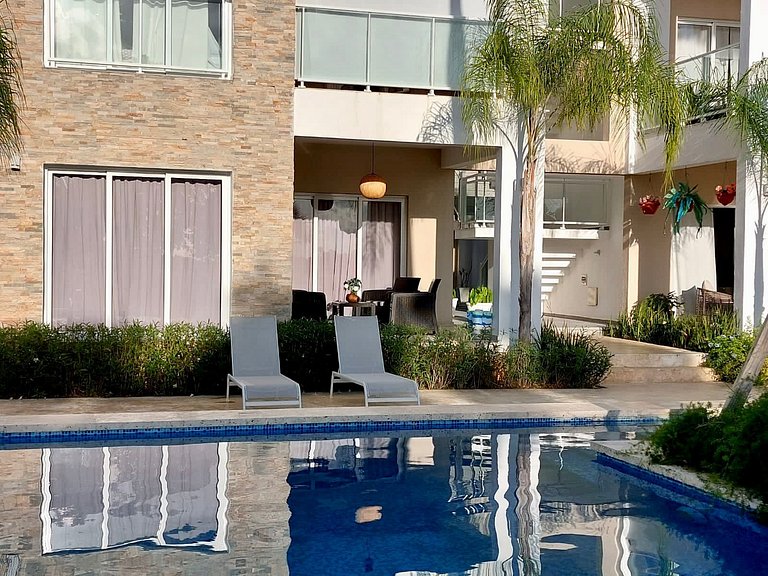 *NEW* Golf & Poolside View Condo in Hard Rock Area