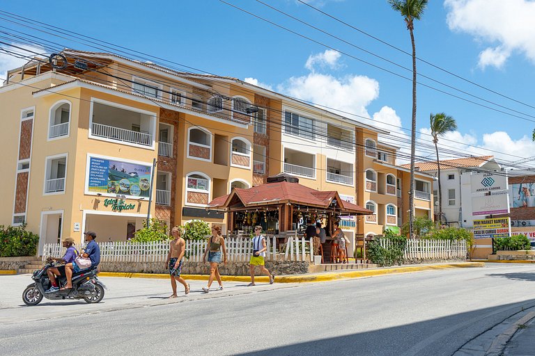 Charming 2BDR Pool View Walking to Bavaro Beach