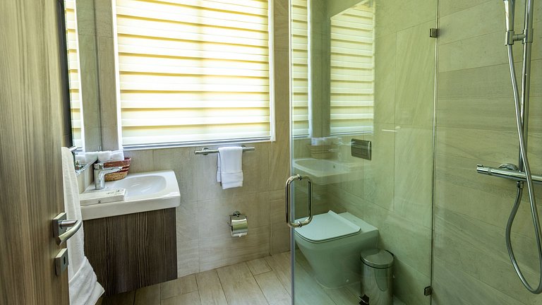 Luxury Condo& Golf Cart Included in Cana Pearl