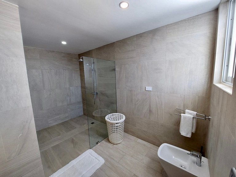 Penthouse w/private Jacuzzi with Golf & Lake View