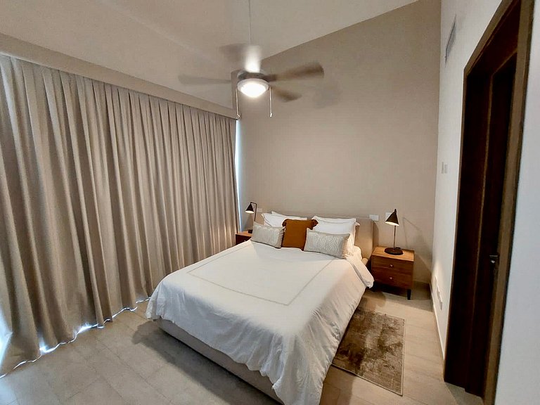 Golf & Lake View Oasis •Private Jacuzzi •Hard Rock