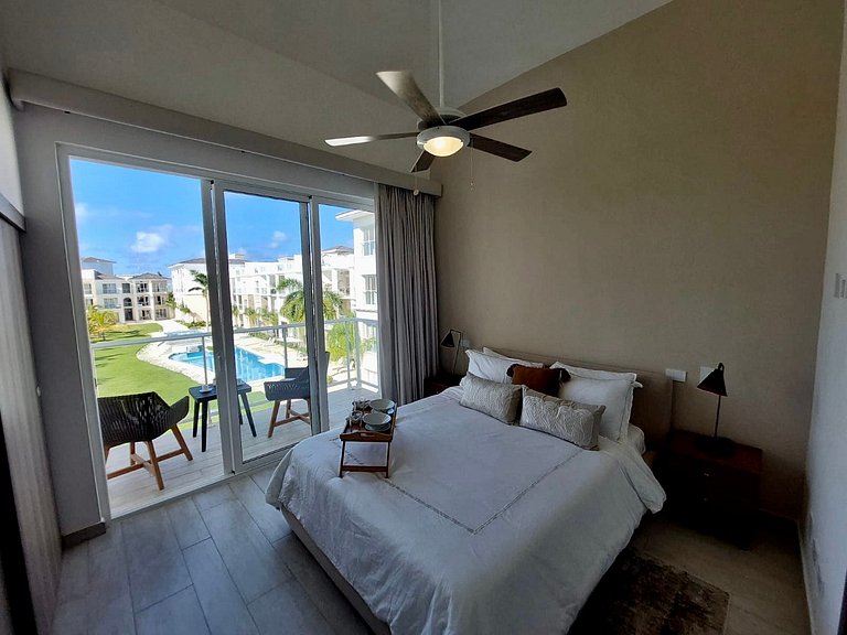 Penthouse w/private Jacuzzi with Golf & Lake View