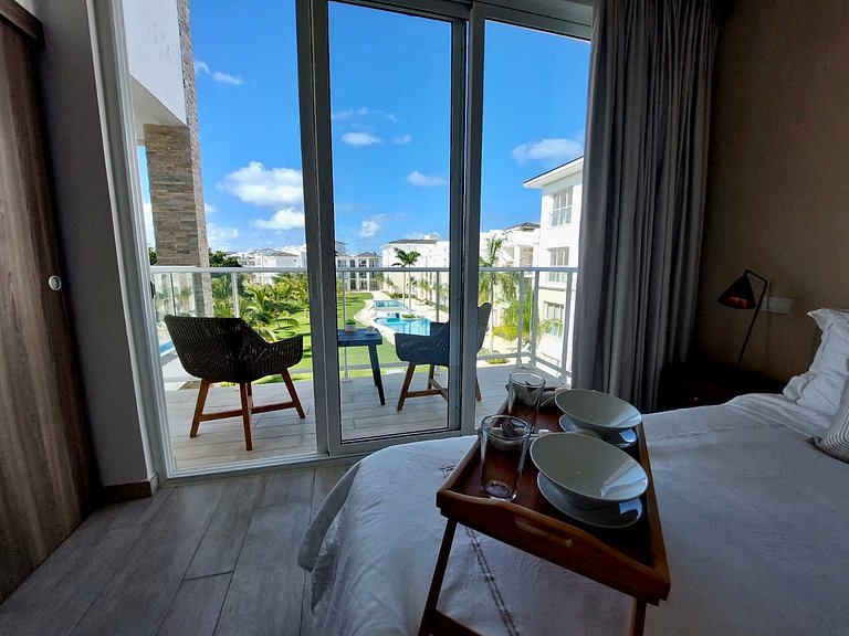Penthouse w/private Jacuzzi with Golf & Lake View