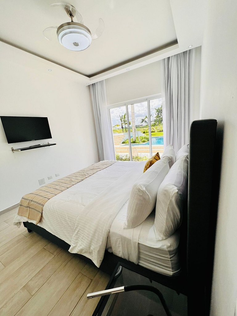 *NEW* Golf & Poolside View Condo in Hard Rock Area