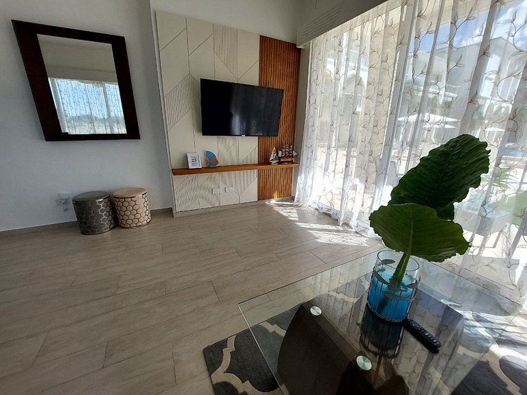 Hard Rock Getaway • 2BR with Golf + Pool Views