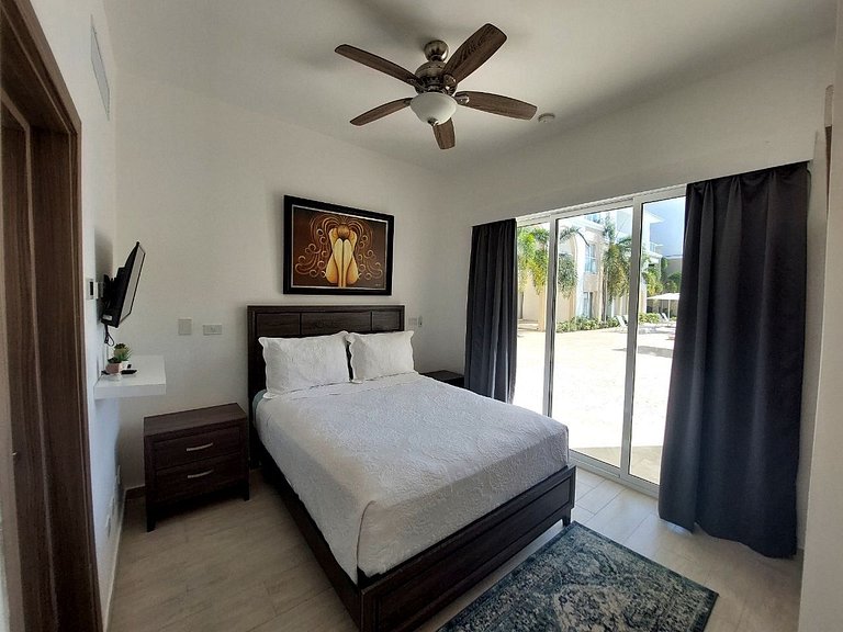 Hard Rock Getaway • 2BR with Golf + Pool Views