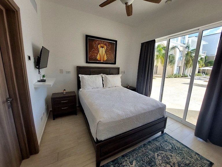 Hard Rock Getaway • 2BR with Golf + Pool Views
