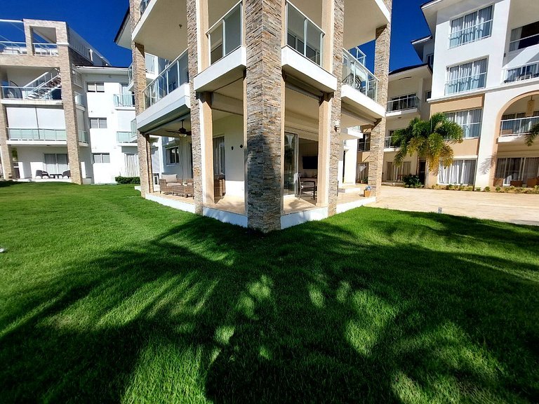 Amazing Pool and Golf View 2BDR in Hard Rock H.