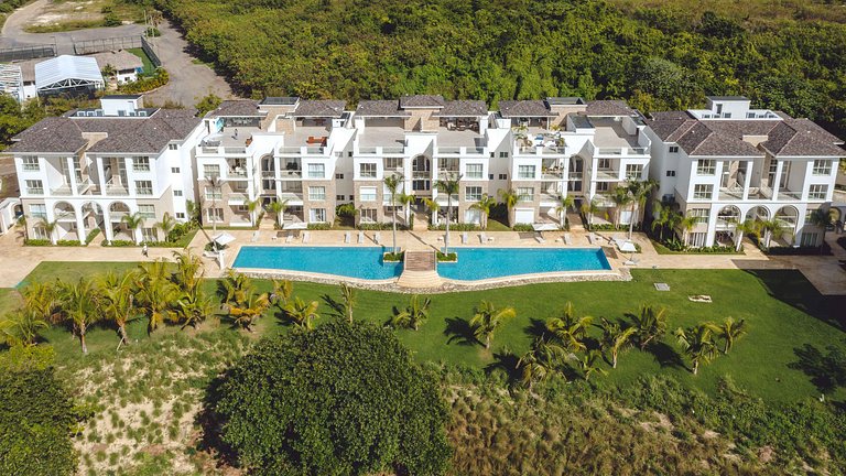Amazing Pool and Golf View 2BDR in Hard Rock H.