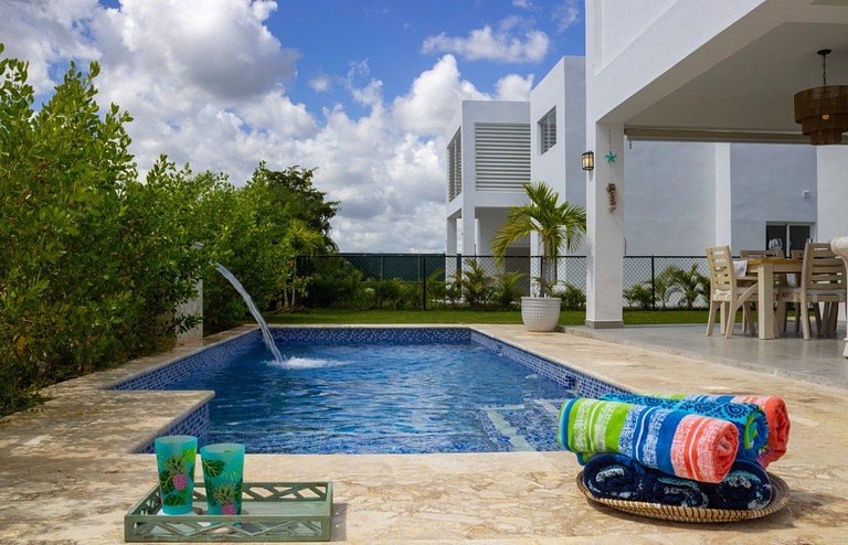 Dream villa with pool & garden view in Vista Cana
