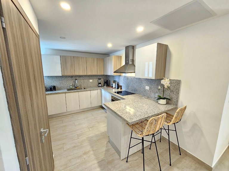 Deluxe Condo w/Pool View at Hard Rock Golf C.