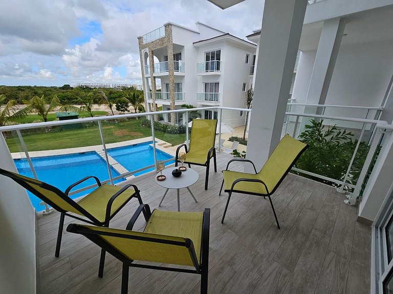 Deluxe Condo w/Pool View at Hard Rock Golf C.