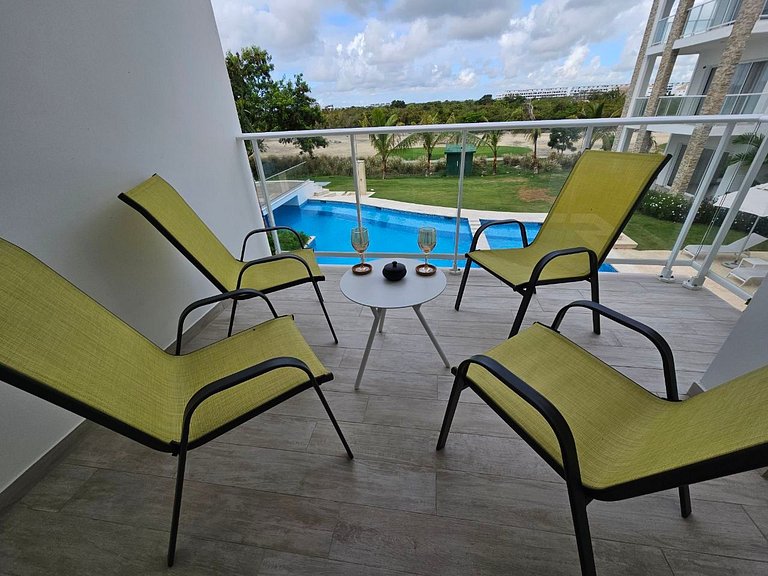 Deluxe Condo w/Pool View at Hard Rock Golf C.