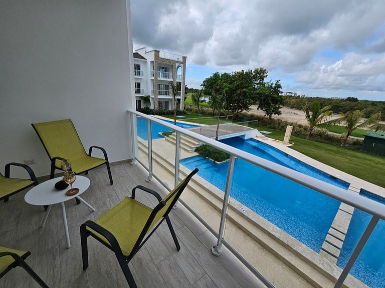 Deluxe Condo w/Pool View at Hard Rock Golf C.