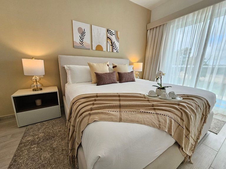 Deluxe Condo w/Pool View at Hard Rock Golf C.