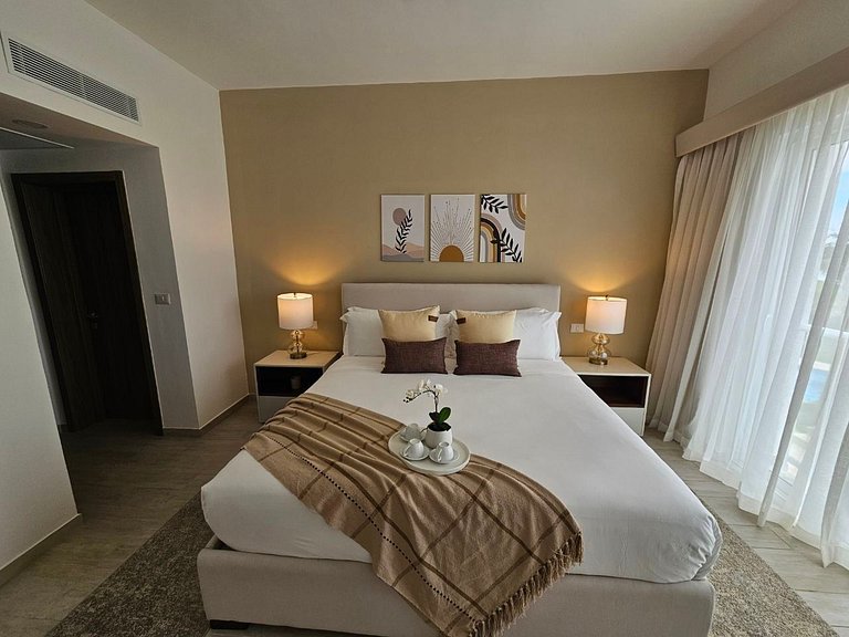 Deluxe Condo w/Pool View at Hard Rock Golf C.
