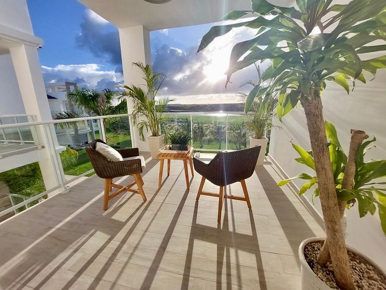 Harmony Penthouse with Golf View