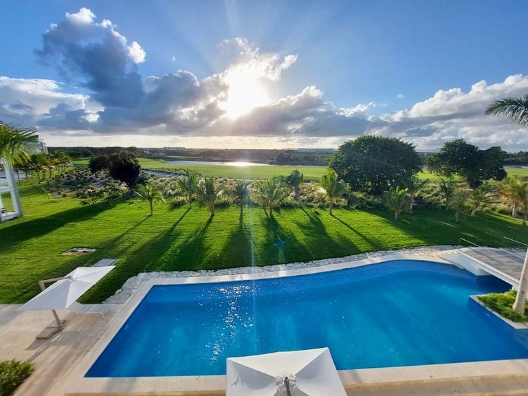 Harmony Penthouse with Golf View