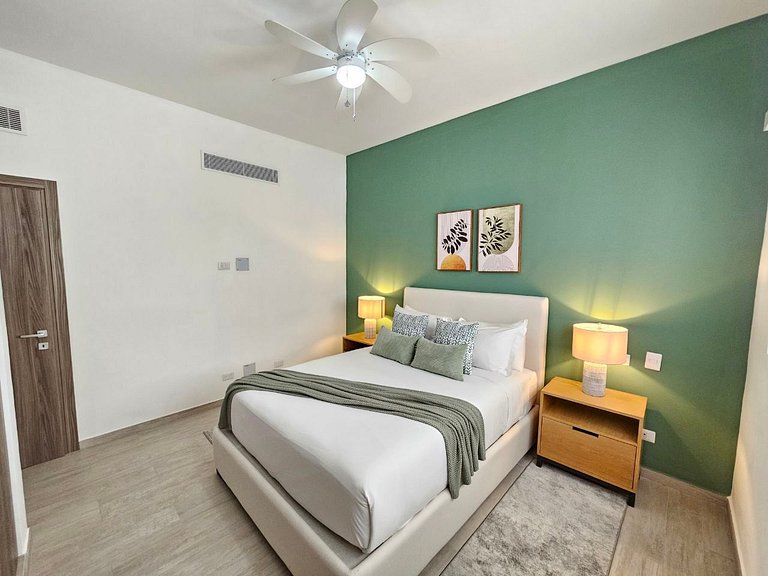 Deluxe Condo w/Pool View at Hard Rock Golf C.