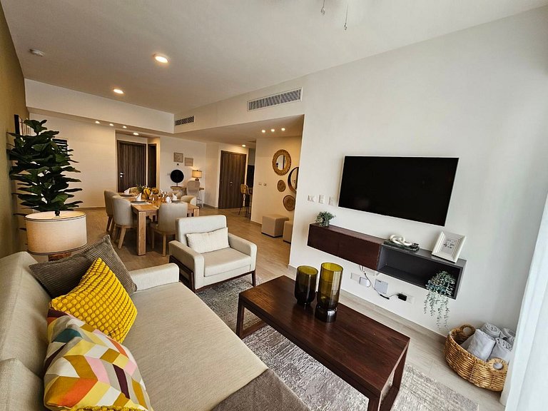 Deluxe Condo w/Pool View at Hard Rock Golf C.