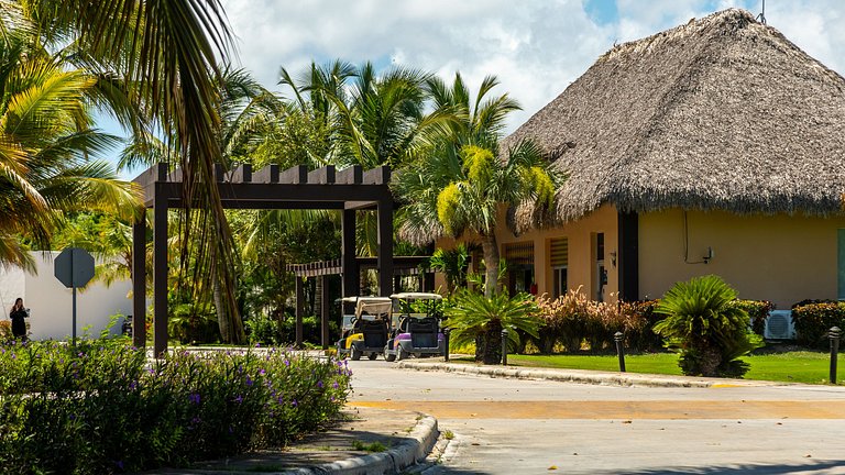 Relax Apto Pool and Golf View in Hard Rock Golf