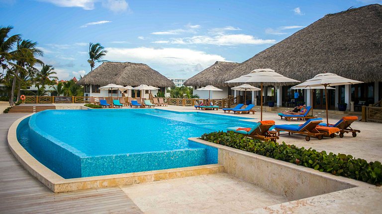 Comfort Condo w/Pool View at Hard Rock Golf Course