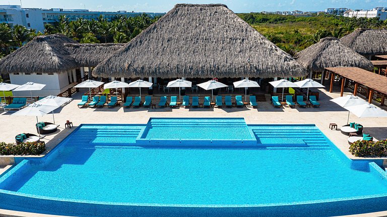 Beach-Style 2BR Condo Across from Hard Rock Hotel
