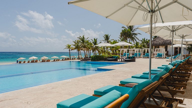 Amazing Pool and Golf View 2BDR in Hard Rock H.