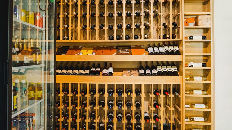 *NEW* Golf & Poolside View Condo in Hard Rock Area