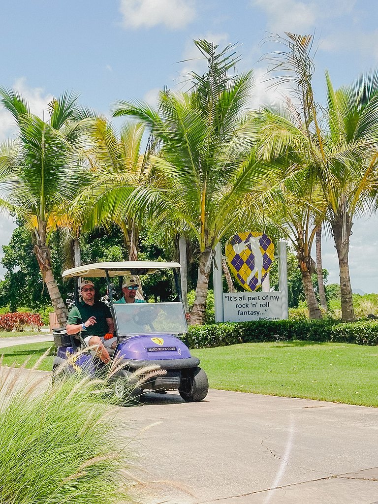 Relax Apto Pool and Golf View in Hard Rock Golf