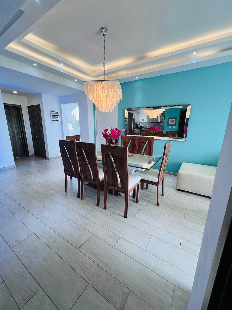 Luxury Gateaway Penthouse in front of Hard Rock