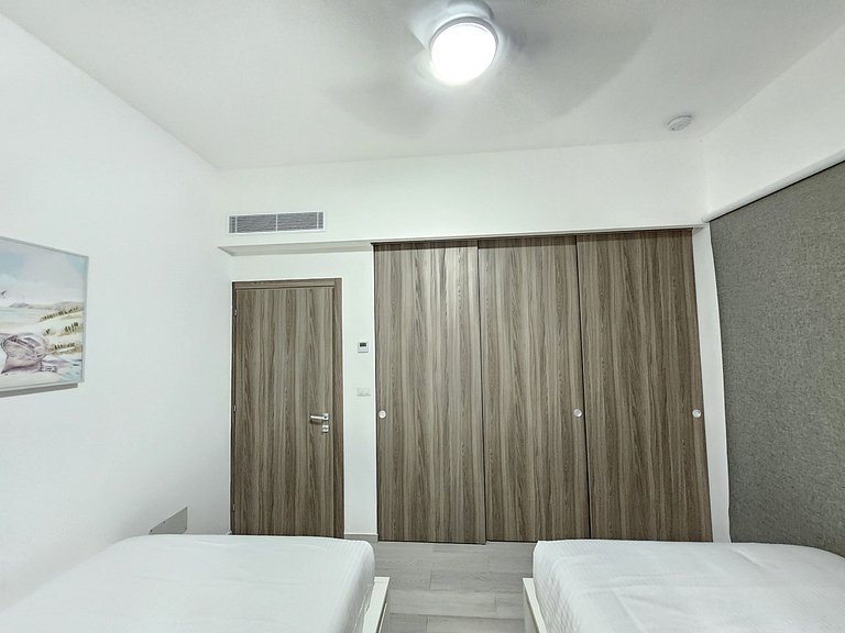 Melody 2BDR Condo with Pool View in Coral Bay #2