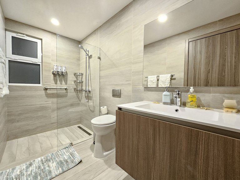 Melody 2BDR Condo with Pool View in Coral Bay #2