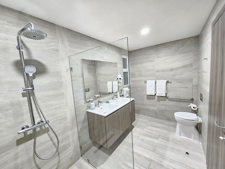 Melody 2BDR Condo with Pool View in Coral Bay #2
