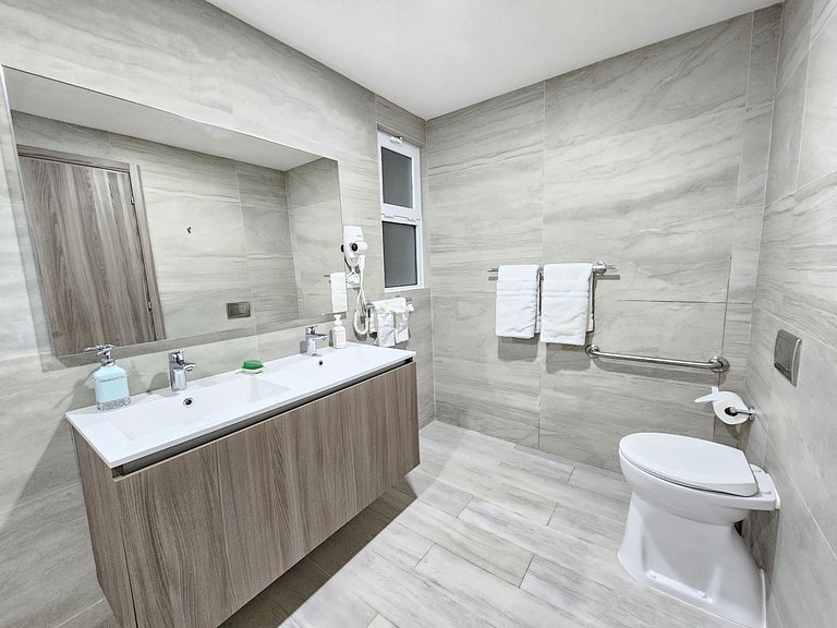 Melody 2BDR Condo with Pool View in Coral Bay #2