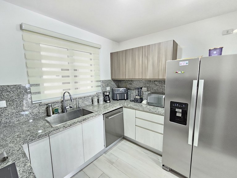 Coral Bay#2 Getaway | 2BR Condo | Pool View